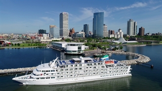 The Pearl Mist docked at Pier Wisconsin
